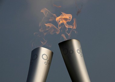 Ненастье наш город не тронь - мы ждем олимпийский огонь!